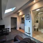 Malton Central Apartments * 맬튼