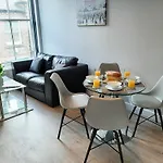 Malton Central Apartments 아파트 *