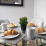 Malton Central Apartments * 맬튼