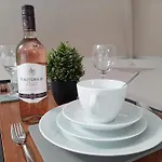 아파트 Malton Central Apartments