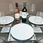 아파트 Malton Central Apartments