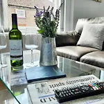 아파트 Malton Central Apartments