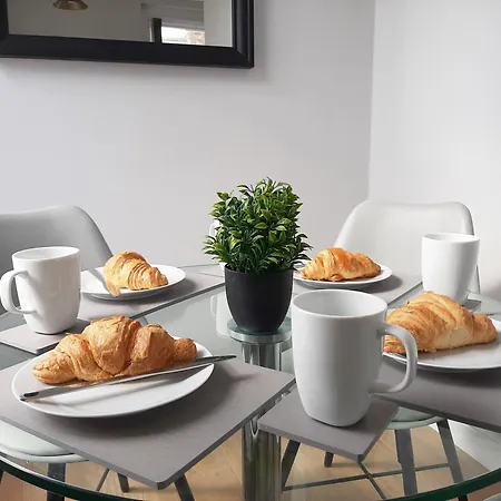 Malton Central Apartments * 맬튼
