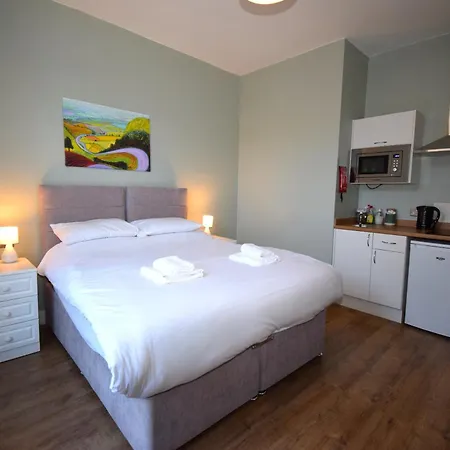 Malton Central Apartments شقة