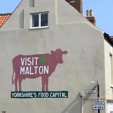 아파트 Malton Central Apartments *