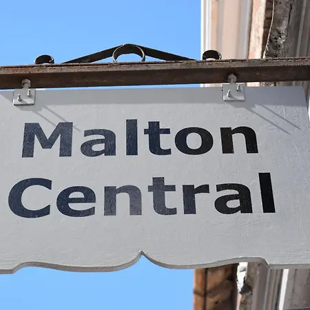 Malton Central Apartments 맬튼
