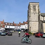 Malton Central Apartments *