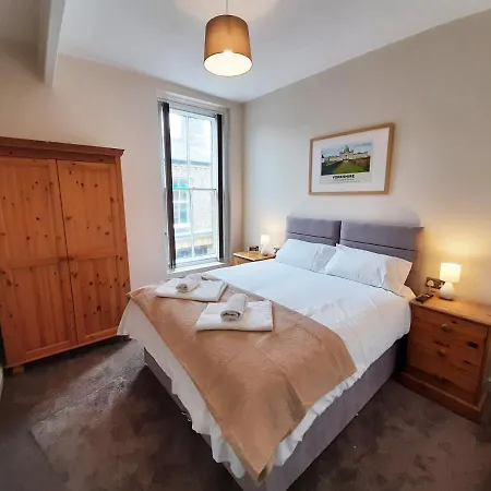 Malton Central Apartments * 马尔顿