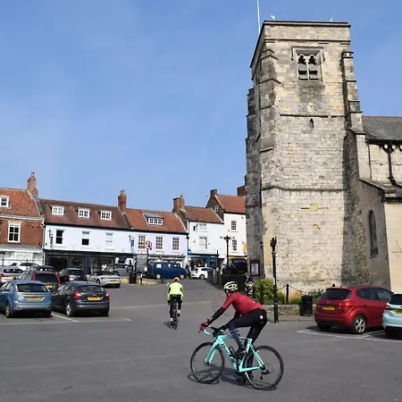 Malton Central Apartments * 马尔顿